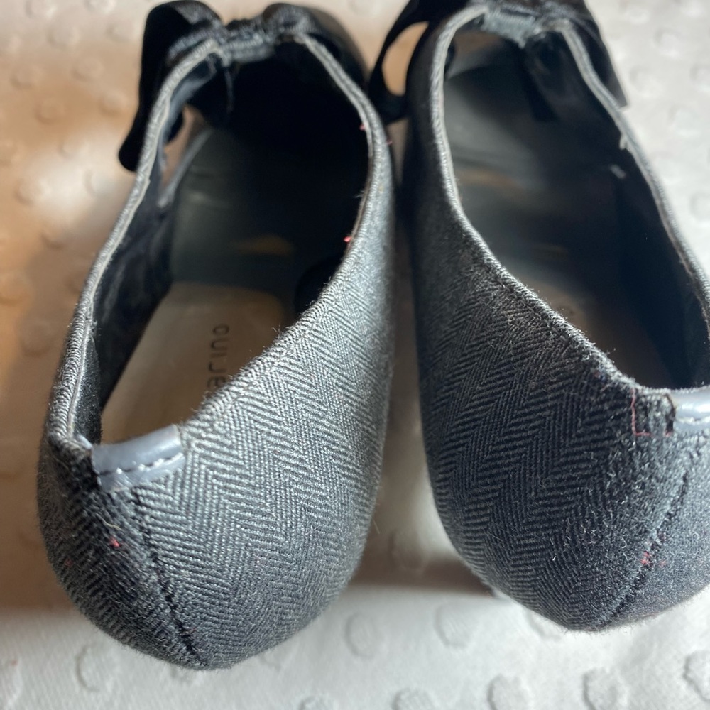 Ann Marino grey Herringbone Pumps with Black Satin Bow Accent - Picture 8 of 16